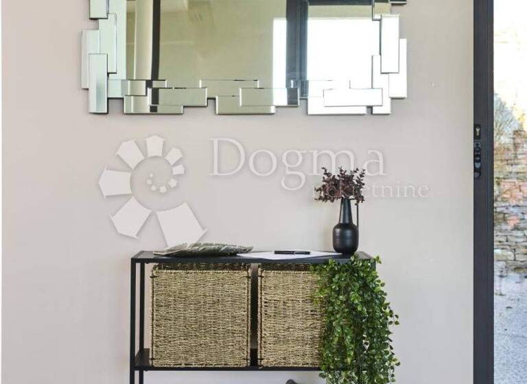 Haus zum Kauf 6 Zimmer 316 m² Centar, Luka, Finida