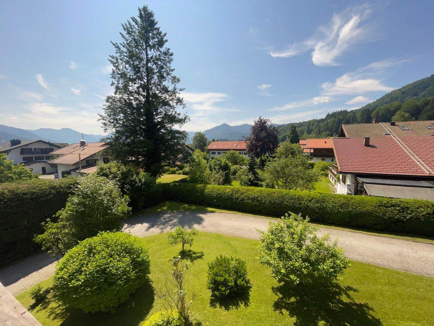 Immobilie in Bad Wiessee - Tegernsee-Traum: Sonnige 2-Zimmer-Wohnung mit Bergblick & Südlage – Sofort frei!Ein Nest im Grünen – sonnige 2-Zimmer-Eigentumswohnung mit Bergblick - Bild 0