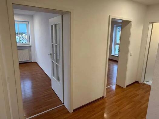 Wohnung zur Miete 1.050 € 3 Zimmer 82 m² Geschoss 3/4 frei ab sofort Boslarnstraße 8 Amberg Amberg 92224