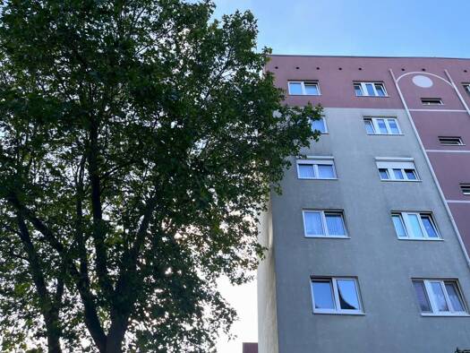 Wohnung zur Miete 380 € 3 Zimmer 67,7 m² 5. Geschoss frei ab 01.09.2026 Jahnstraße 25 Innenstadt Riesa 01587