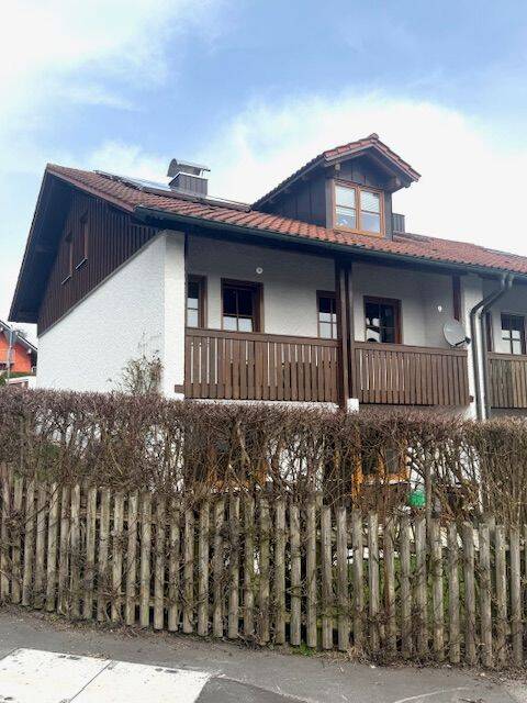 Immobilie in Salzweg - Hochwertige DHH mit Keller, Garten, Garage u. Carport ! Einziehen und Wohlfühlen! - Bild 0