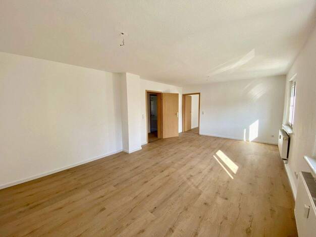 Wohnung zur Miete 560 € 3 Zimmer 65,6 m² EG Uhlandstraße 1 Zwenkau 04442
