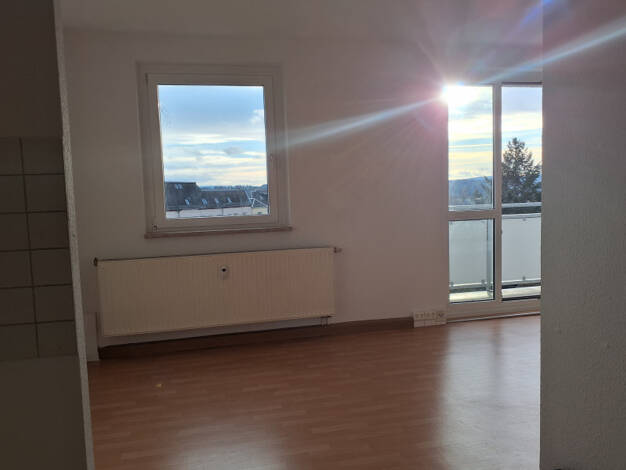 Wohnung zur Miete 378 € 3 Zimmer 57,8 m² 4. Geschoss frei ab 18.06.2026 Stauffenbergstraße 37 Westend Plauen 08523