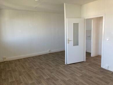 Wohnung zur Miete 320 € 3 Zimmer 58,1 m² 9. Geschoss frei ab 15.09.2025 Kastanienstraße 11 Lusan - Platanenstraße Gera 07549