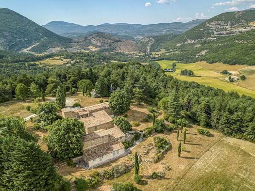 Schloss zum Kauf 1.950.000 € 820 m² 580.000 m² Grundstück SAULT 84390