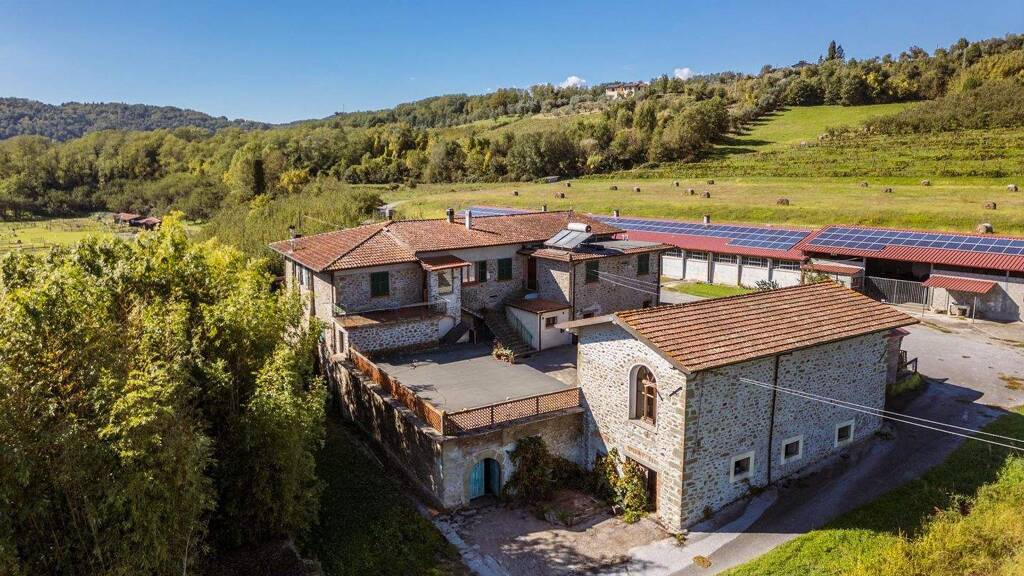 Haus zum Kauf 1.650.000 € 16 Zimmer 1.152 m² 250.000 m² Grundstück frei ab sofort Fivizzano