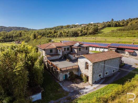 Haus zum Kauf 1.650.000 € 16 Zimmer 1.152 m² 250.000 m² Grundstück frei ab sofort Fivizzano