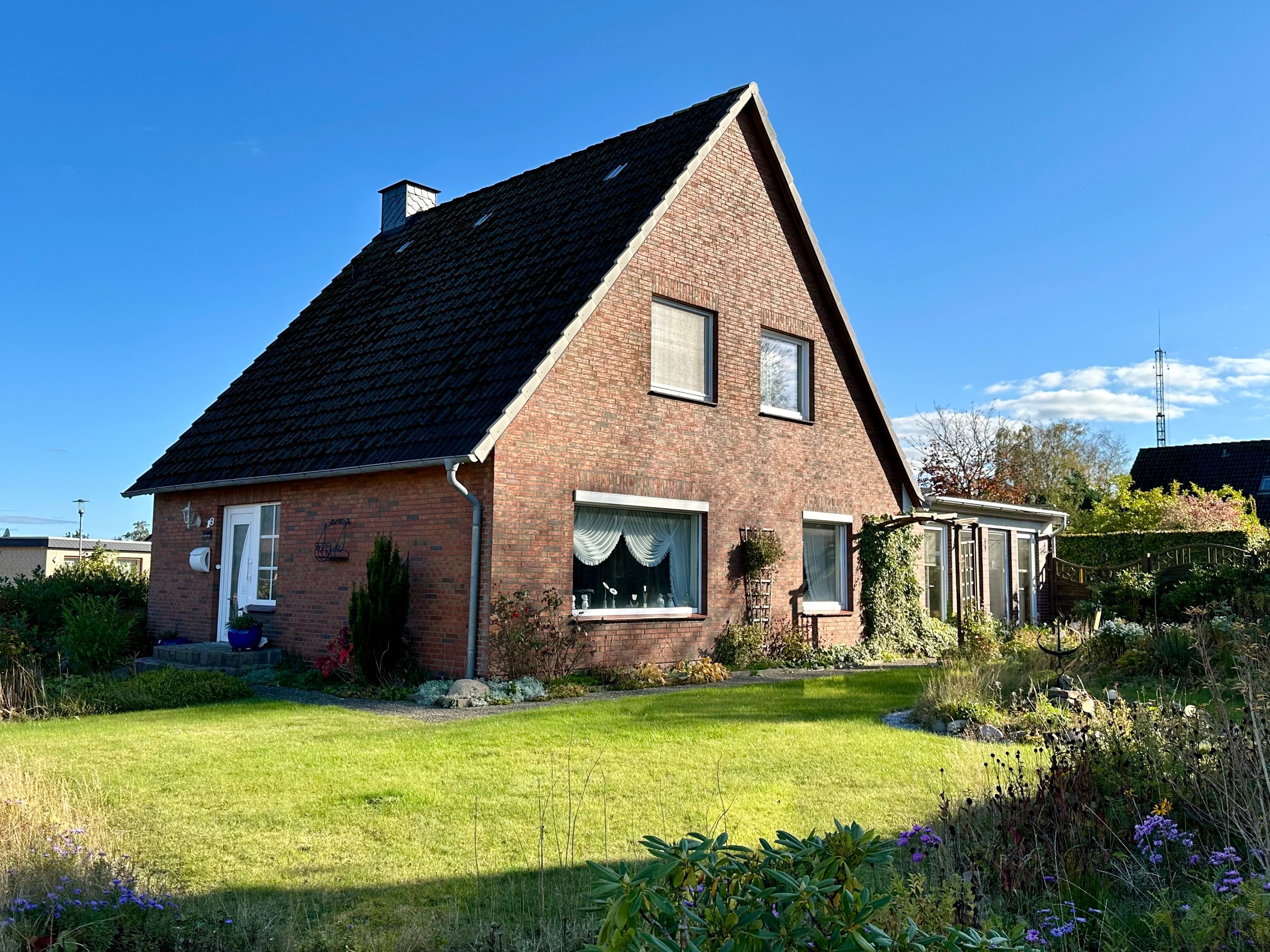 Haus zum Kauf 289.000 € 6 Zimmer 124 m²<br/>Wohnfläche 860 m²<br/>Grundstück Meldorf 25704