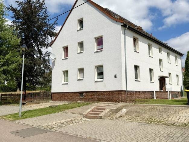 Mehrfamilienhaus zum Kauf als Kapitalanlage geeignet 270.000 € 14 Zimmer 352,5 m² 940 m² Grundstück Großkorbetha Weißenfels 06688