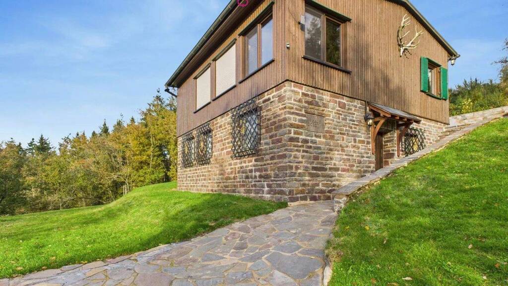 Immobilie in Ammeldingen bei Neuerburg - Charmantes Jagdhaus in der Eifel - Traumhafte Alleinlage am Waldrand - Bild 2