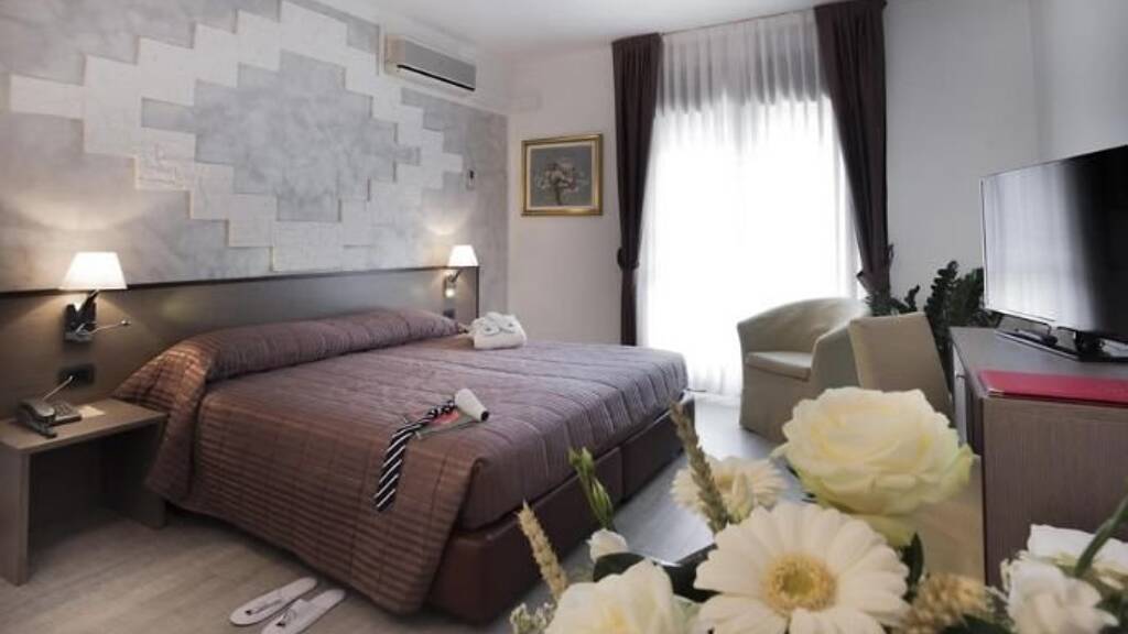 Hotel zum Kauf 81 Zimmer 4.685 m² Gastrofläche 3.289 m² Grundstück Arco