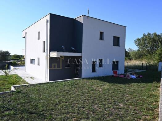 Einfamilienhaus zum Kauf 620.000 € 5 Zimmer 149 m² Kaštel, Buje Buje 52460