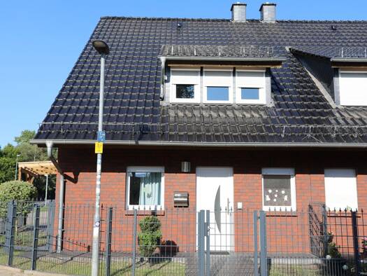 Doppelhaushälfte zum Kauf 345.000 € 4 Zimmer 113,7 m² 196 m² Grundstück Gifhorn 38518
