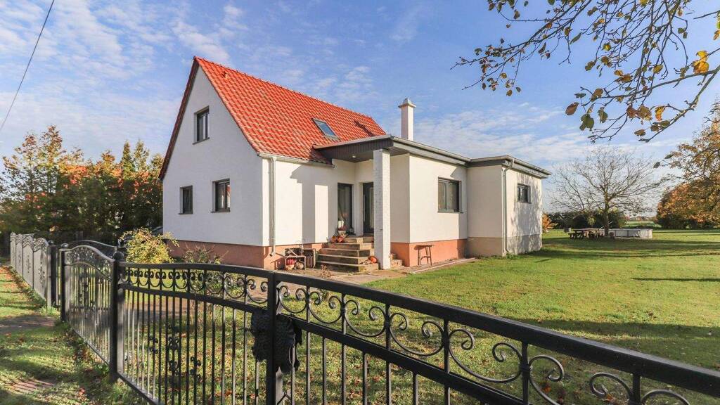 Einfamilienhaus zum Kauf 299.000 € 5 Zimmer 140 m² 2.300 m² Grundstück Göbel Hobeck 39279