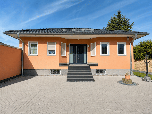 Bungalow zum Kauf 750.000 € 4 Zimmer 159 m² 928 m² Grundstück frei ab sofort Holzhausen Südost 04288