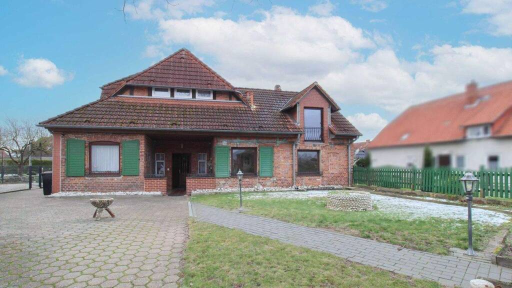 Einfamilienhaus zum Kauf 245.000 € 9 Zimmer 214,6 m² 961,2 m² Grundstück Uetze 31311