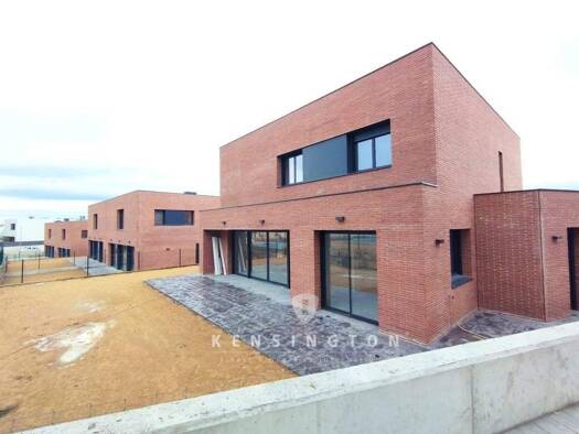 Einfamilienhaus zum Kauf - Erstbezug provisionsfrei 1.075.000 € 6 Zimmer 332 m² 800 m² Grundstück Mataró 08304