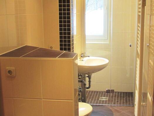 Wohnung zur Miete 433 € 4 Zimmer 70 m² EG Daimlerstraße 16 Löbau 02708