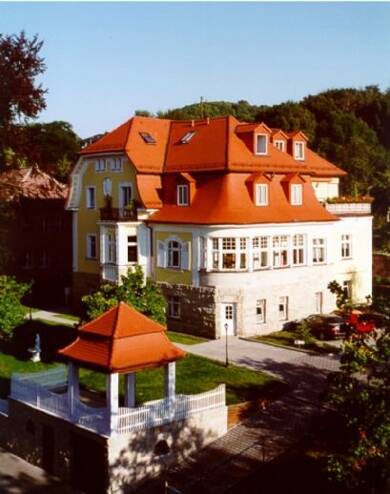 Wohnung zur Miete 850 € 4 Zimmer 127 m² Geschoss 2/4 frei ab 01.09.2025 Dr.WilhelmKülzStr. 39 Pößneck,Stadt Pößneck 07381