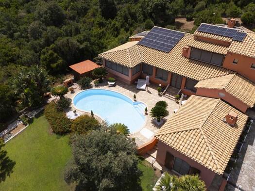 Villa zum Kauf 980.000 € 8 Zimmer 240 m² 2.000 m² Grundstück frei ab sofort Cabuderra/Capoterra 09012