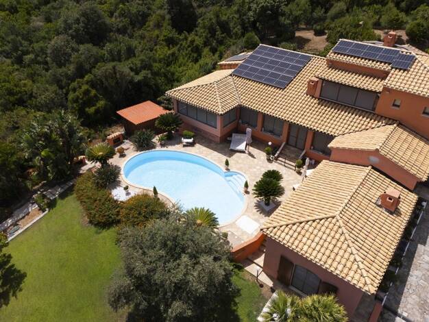 Villa zum Kauf 980.000 € 8 Zimmer 243 m² 2.000 m² Grundstück frei ab sofort Cabuderra/Capoterra 09012