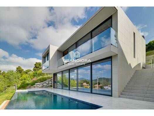 Chalet zum Kauf 700.000 € 5 Zimmer 478 m² Santa Susanna 08398