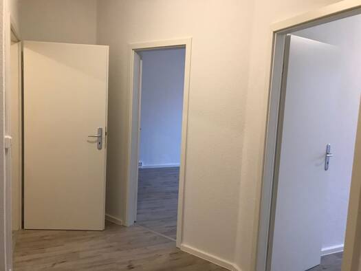 Wohnung zur Miete 590 € 6 Zimmer 123,1 m² 5. Geschoss frei ab sofort Außenring 22 Thurm Mülsen 08132