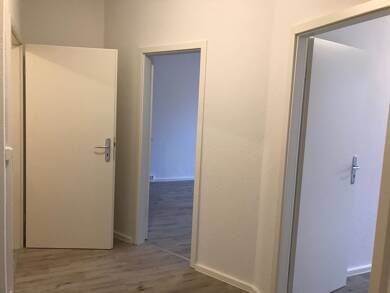 Wohnung zur Miete 615 € 6 Zimmer 123,1 m² 5. Geschoss frei ab sofort Außenring 22 Thurm Mülsen 08132