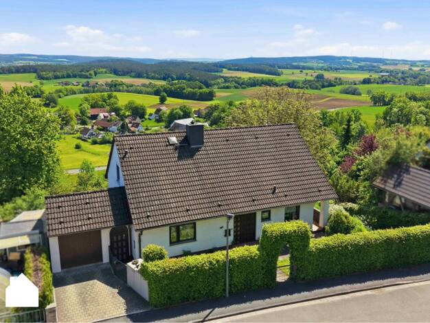 Einfamilienhaus zum Kauf 499.000 € 6 Zimmer 152,3 m² 923 m² Grundstück frei ab 01.09.2026 Emtmannsberg Emtmannsberg 95517
