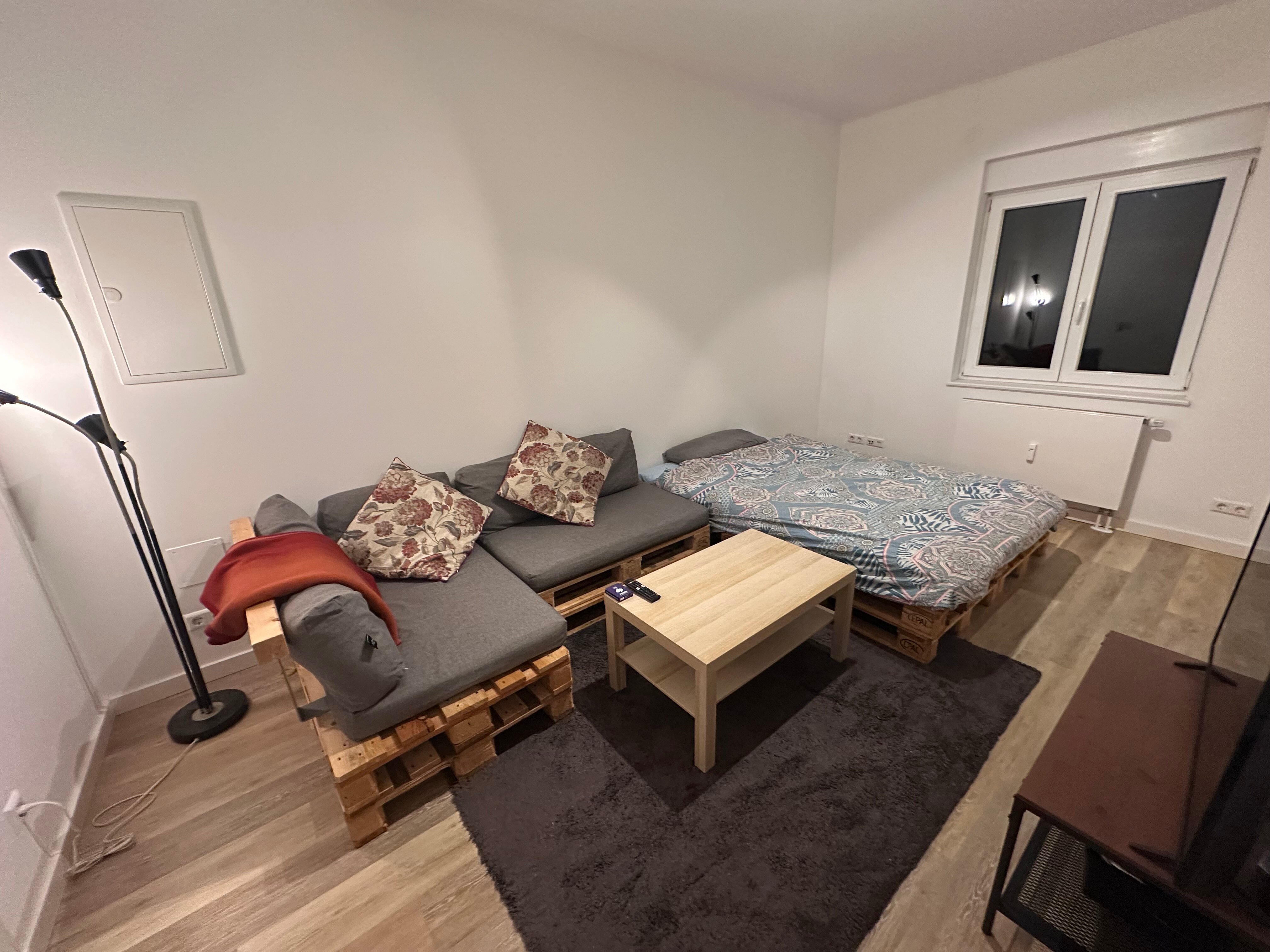 Studio zur Miete 615 € 3 Zimmer 88 m²<br/>Wohnfläche 4.<br/>Geschoss ab sofort<br/>Verfügbarkeit Saalburgallee Bornheim Frankfurt am Main 60385