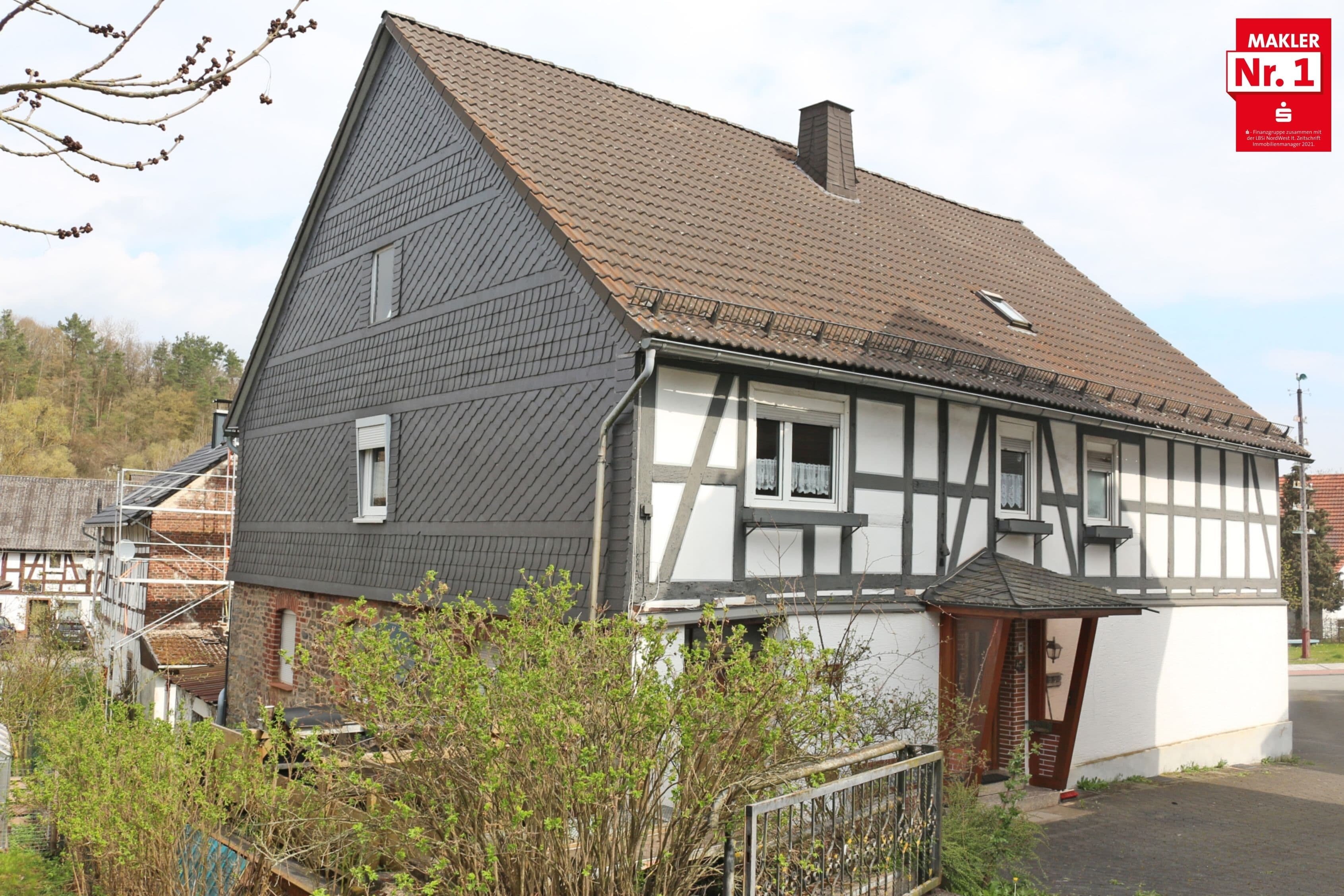 Einfamilienhaus zum Kauf 299.000 € 9 Zimmer 297 m²<br/>Wohnfläche 4.782 m²<br/>Grundstück Somplar Allendorf 35108