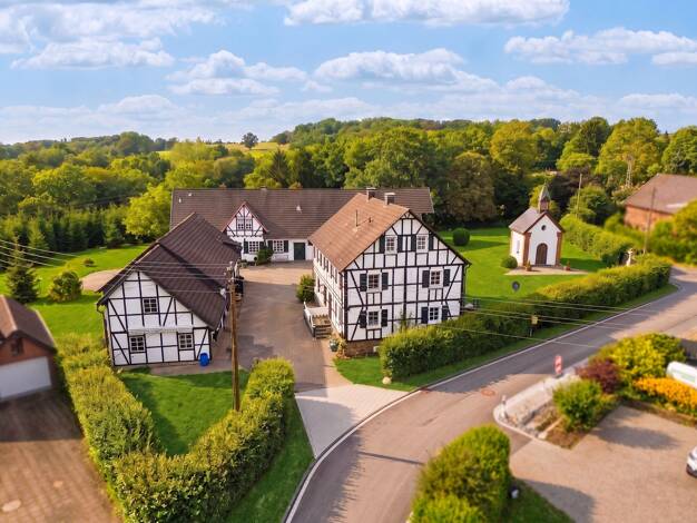 Einfamilienhaus zum Kauf 970.000 € 17 Zimmer 450 m² 8.896 m² Grundstück Herchenrath Much 53804