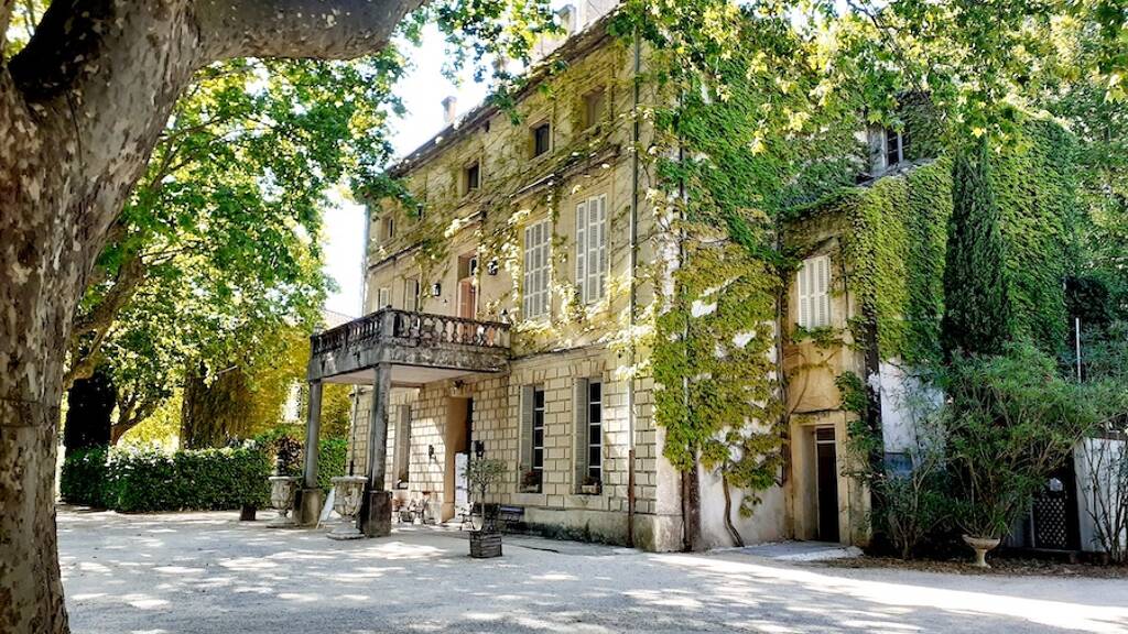 Schloss zum Kauf 2.940.000 € 1.200 m² 29.000 m² Grundstück BOLLENE 84500