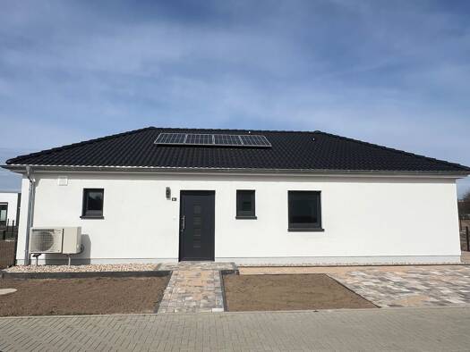 Bungalow zur Miete 1.400 € 4 Zimmer 110 m² 530 m² Grundstück frei ab sofort Löbnitz 04509