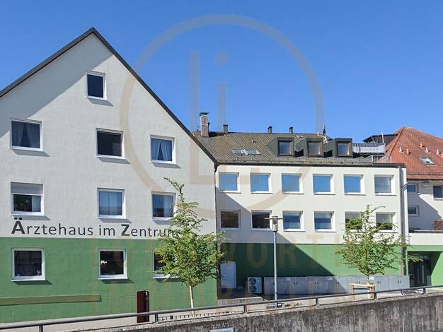 Praxis zum Kauf 949.000 € 13 Zimmer 259 m² Bürofläche Feucht 90537