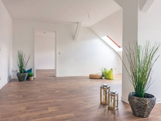 Wohnung zur Miete 495 € 4 Zimmer 82,6 m² 4. Geschoss frei ab 16.10.2026 Kanzlerstraße 62 Kaßberg Kaßberg 09112