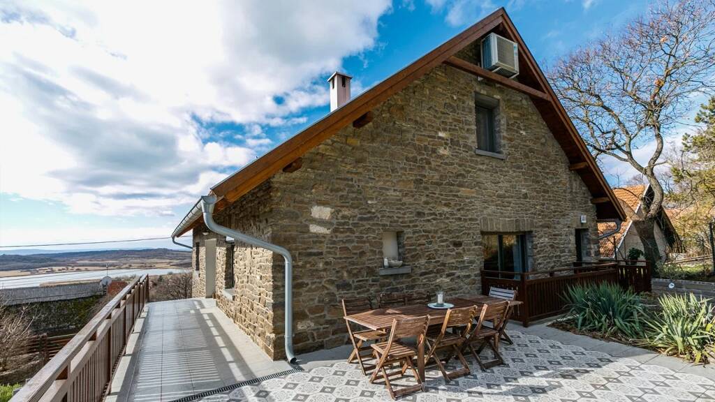 Einfamilienhaus zum Kauf 944.000 € 7 Zimmer 300 m² 752 m² Grundstück Tihany 8237