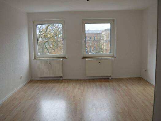 Wohnung zur Miete 400 € 2 Zimmer 67,7 m² 3. Geschoss frei ab sofort Bahnhofsplatz 5 Innenstadt Hof 95028