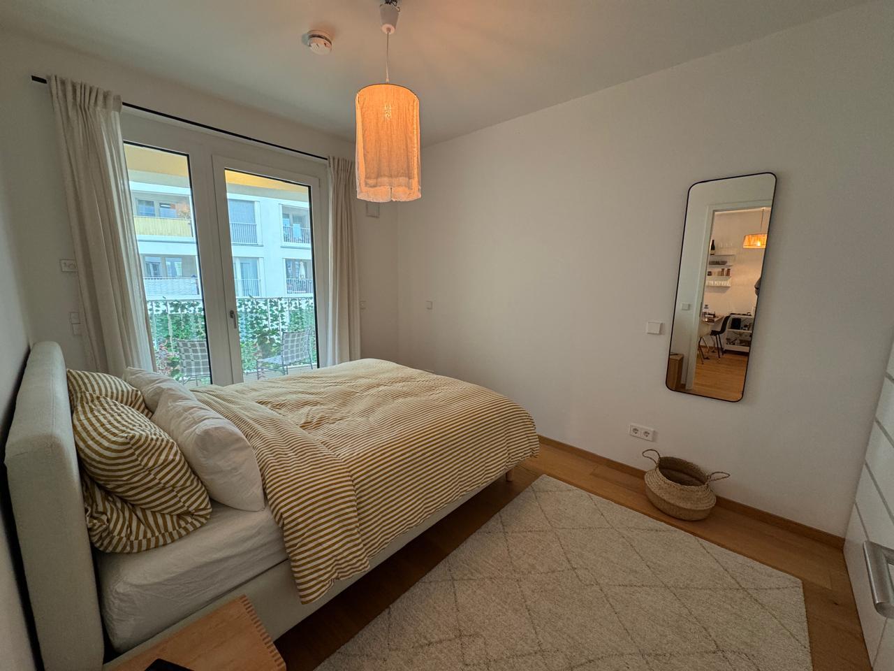 Studio zur Miete 1.300 € 2 Zimmer 47 m²<br/>Wohnfläche 1.<br/>Geschoss 01.12.2024<br/>Verfügbarkeit Hellabrunner Str. 3 Siebenbrunn München 81543