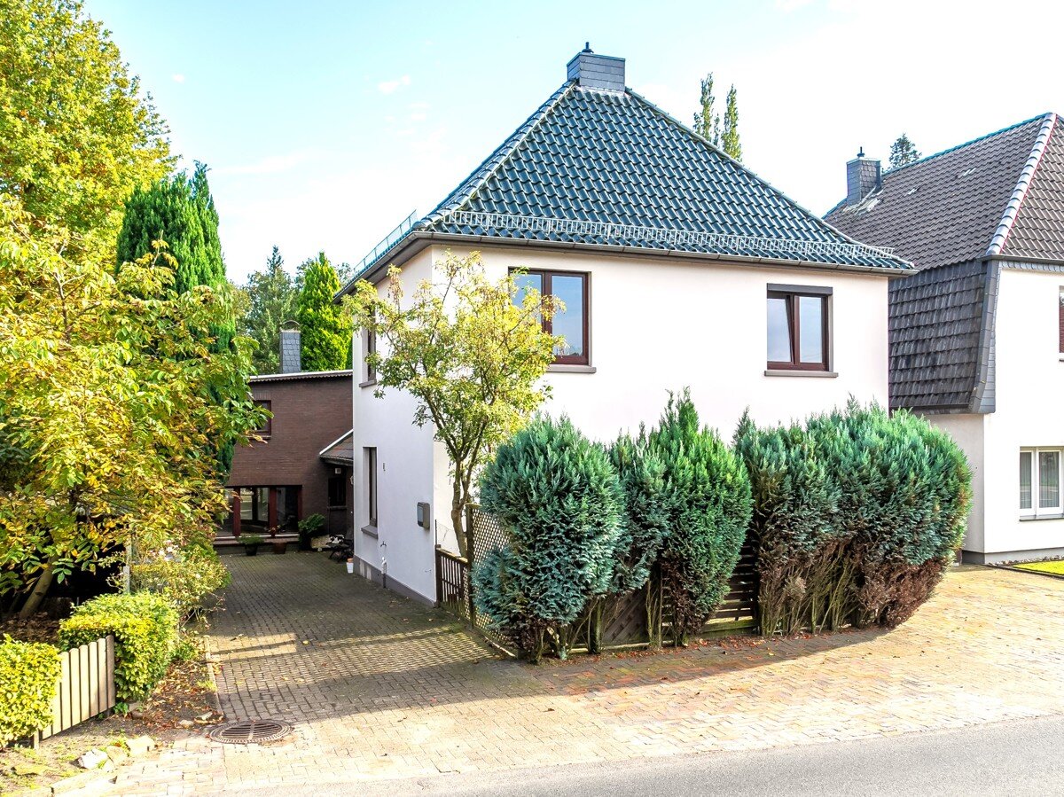 Mehrfamilienhaus zum Kauf 330.000 € 8 Zimmer 275 m²<br/>Wohnfläche 813 m²<br/>Grundstück Bornhorst Oldenburg 26125