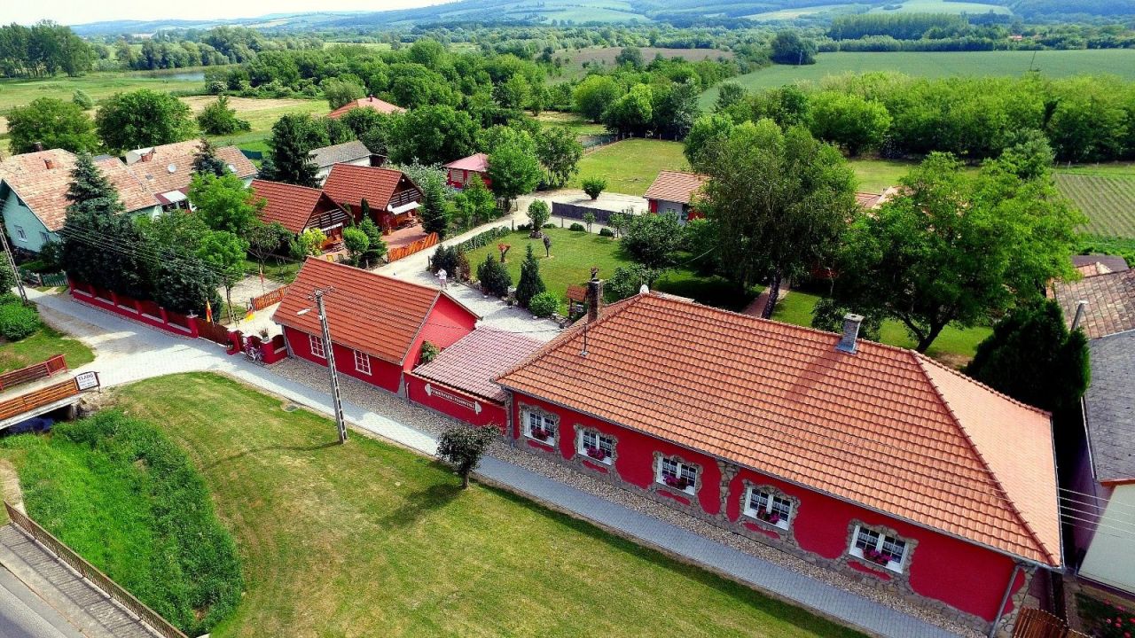 Mehrfamilienhaus zum Kauf 349.000 € 12 Zimmer 560 m²<br/>Wohnfläche 7.700 m²<br/>Grundstück Zalacsány 8782