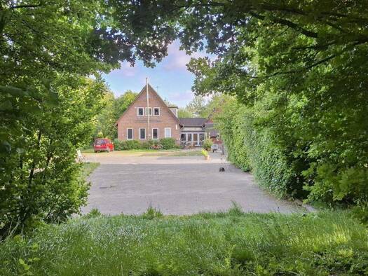 Einfamilienhaus zum Kauf 398.000 € 7 Zimmer 279,4 m² 12.670,1 m² Grundstück Neukirchen 25927