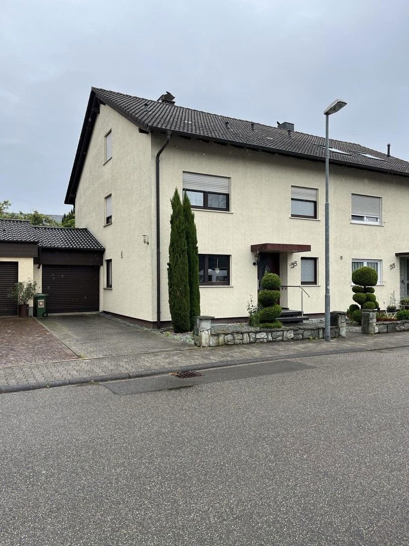 Doppelhaushälfte zum Kauf provisionsfrei 450.000 € 5 Zimmer 147 m²<br/>Wohnfläche 220 m²<br/>Grundstück Reilingen 68799