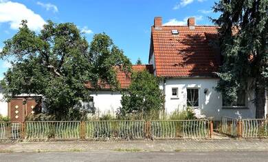 Doppelhaushälfte zum Kauf 93.500 € 5 Zimmer 110 m² 700 m² Grundstück Beethovenstraße 19 Zschornewitz Zschornewitz 06772