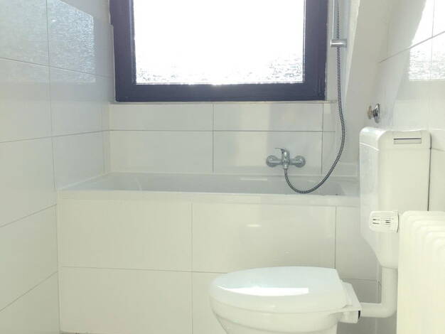 Wohnung zur Miete 425 € 2 Zimmer 48 m² Dachgeschoss, 3. Geschoss Essen 45359