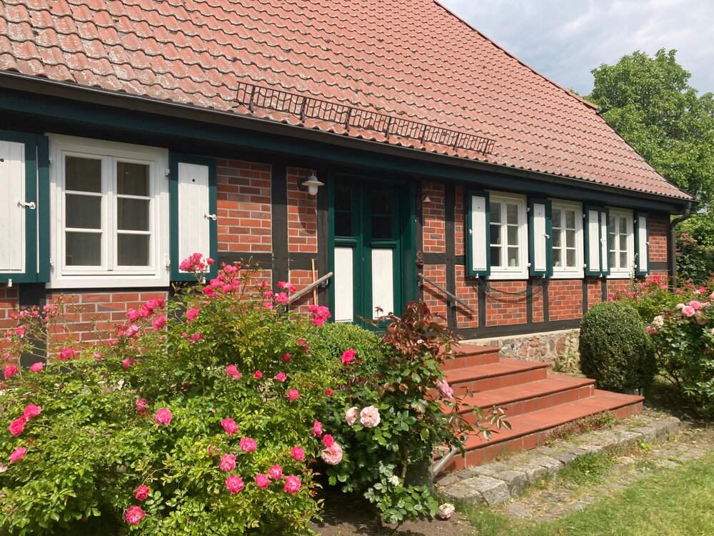 Einfamilienhaus zum Kauf 350.000 € 7 Zimmer 172 m²<br/>Wohnfläche 2.447 m²<br/>Grundstück Prützen Gnevkow / Prützen 17089