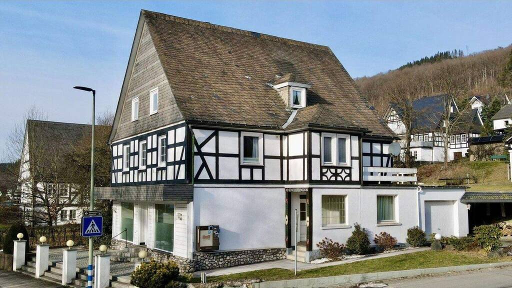 Haus zum Kauf 195.000 € 11 Zimmer 280 m² 538 m² Grundstück Oberkirchen Schmallenberg 57392