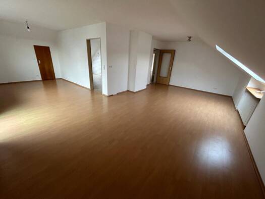 Wohnung zur Miete 1.150 € 4,5 Zimmer 100 m² Geschoss 1/2 frei ab 01.11.2026 Weisendorf Weisendorf 91085