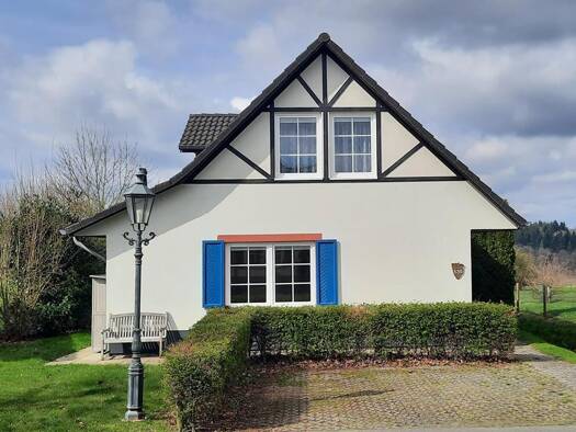 Einfamilienhaus zum Kauf provisionsfrei 210.000 € 4 Zimmer 83 m² 433 m² Grundstück Am Kellerborn 1-539 Eller Cochem 56814