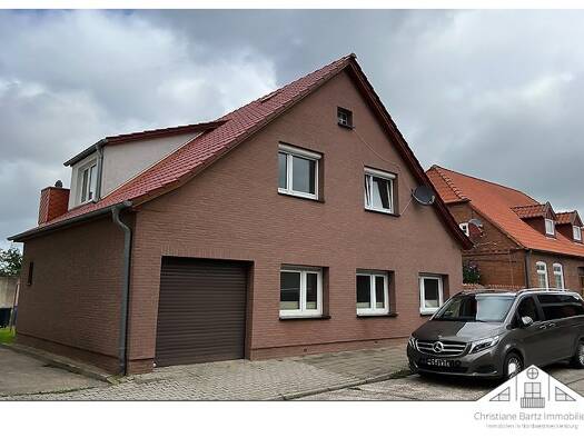 Einfamilienhaus zum Kauf 154.750 € 5 Zimmer 100 m² 350 m² Grundstück Kussiner Straße 1a Neukloster Neukloster 23992
